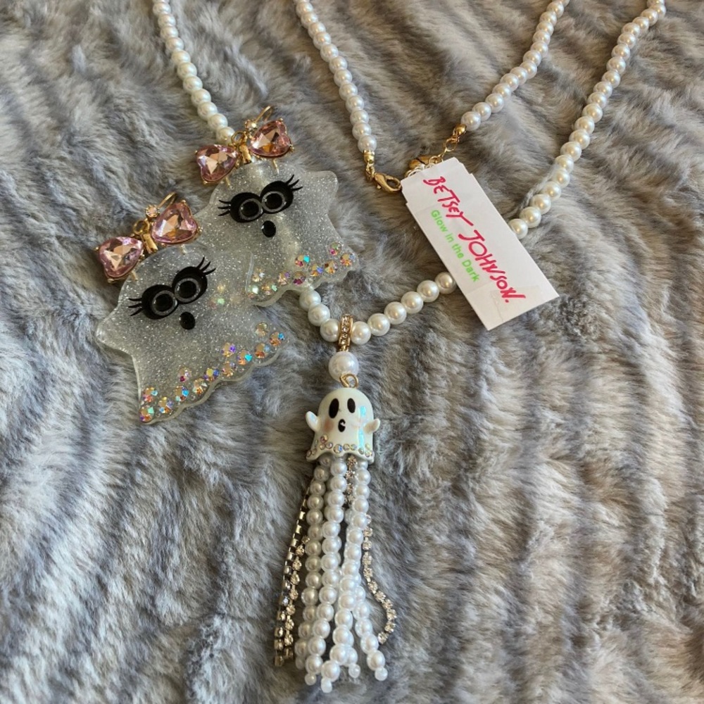 HOST PICK 🥳🥳NWT BETSEY GHOSTIES SET - Picture 1 of 9